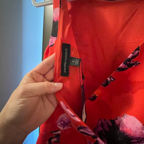 Banana Republic, Size 2, red floral dress - Picture 4 of 4